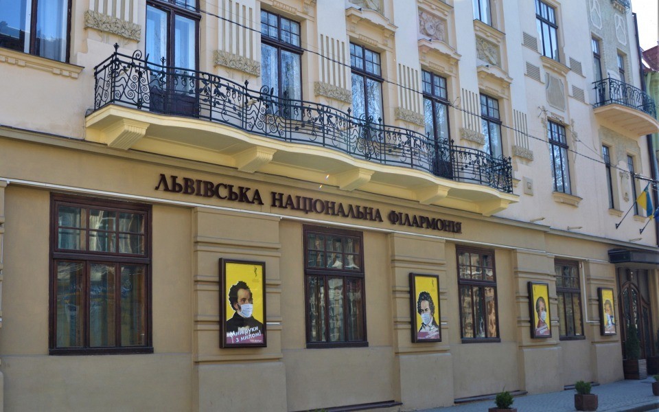 Театр ззовні