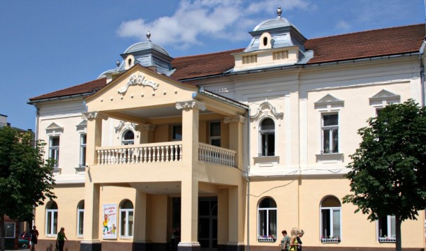 Театр ззовні