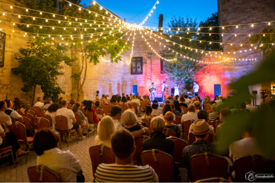 italiiska-muzika-v-zatishnomu-dvoriku-odesa_273