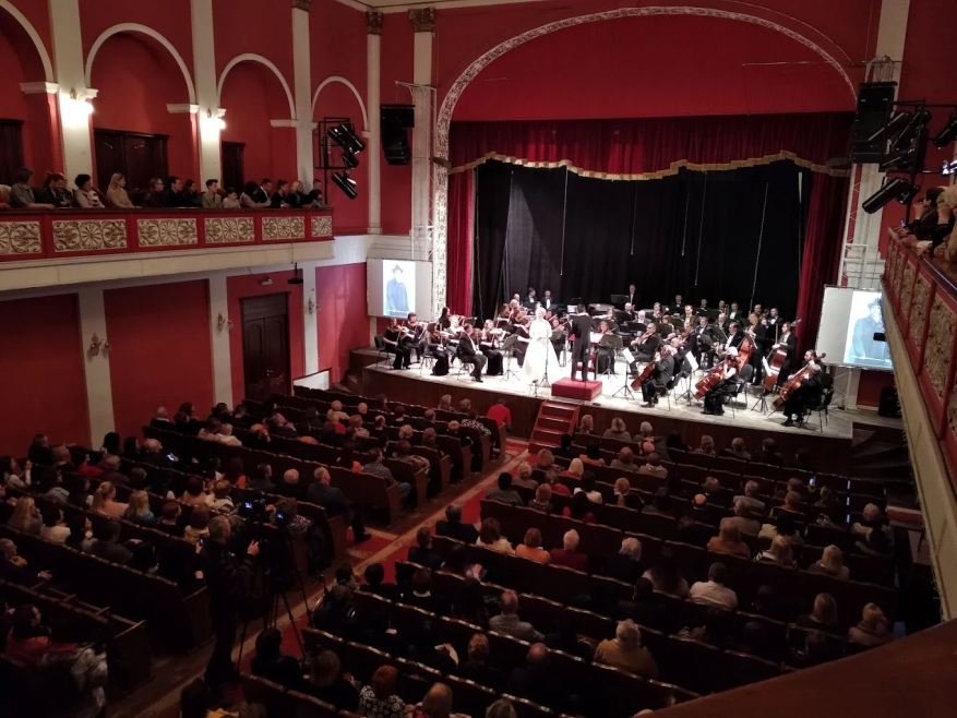 chernovickaya-filarmoniya_180