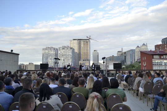 dzhazovii-sting-na-dahu-dnipro_585