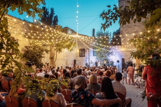 dzhazovii-sting-v-zatishnomu-dvoriku_499