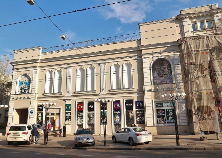 Театр ззовні