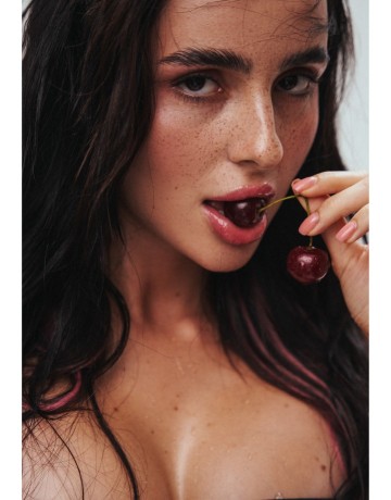 Анна Трінчер