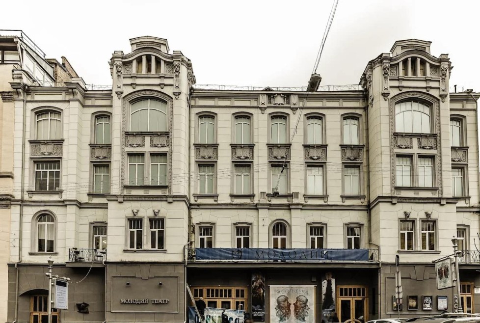 Молодий театр