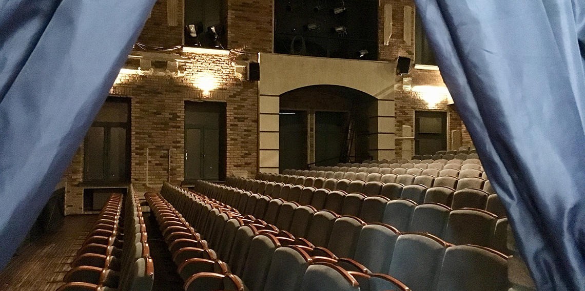 Молодий театр